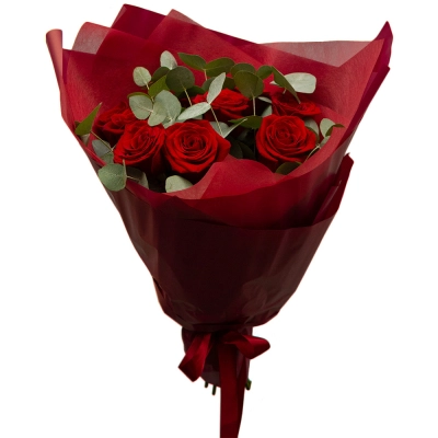 Букет из 9 красных роз с эвкалиптом – классика любви и нежности Апатиты Мурманская область