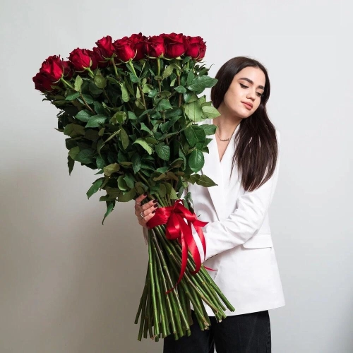 Роскошный букет из 51 красной розы – воплощение безграничной любви Апатиты Мурманская область