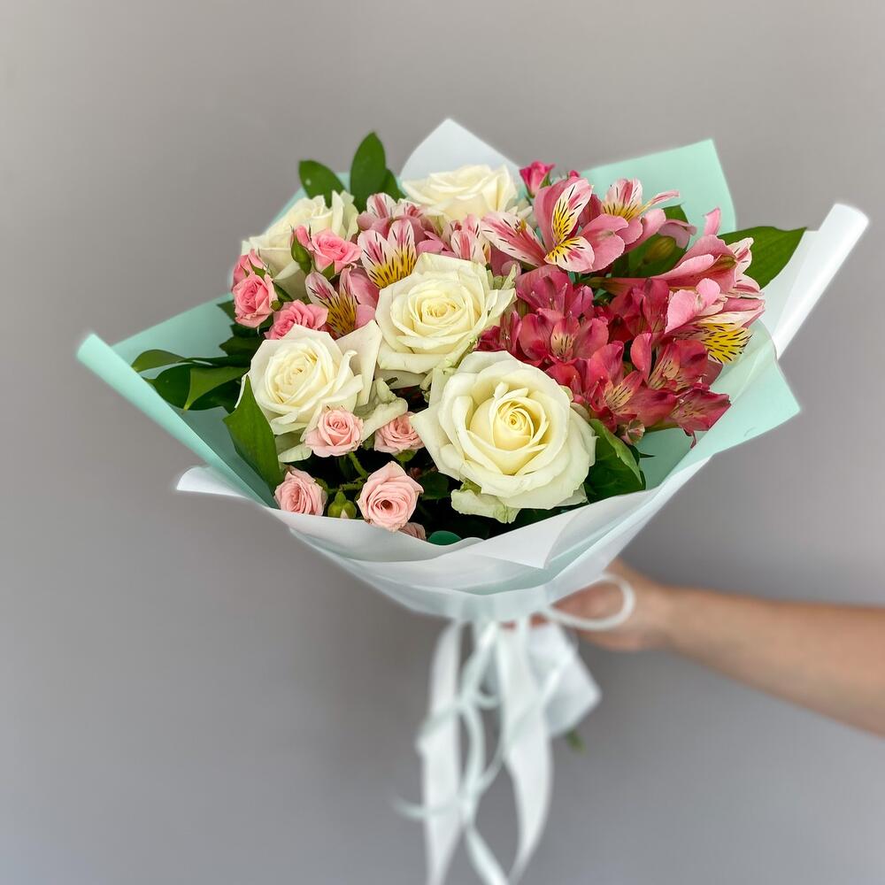 Букет «Николь» – изысканное сочетание роз, кустовых роз и альстромерий Апатиты Мурманская область