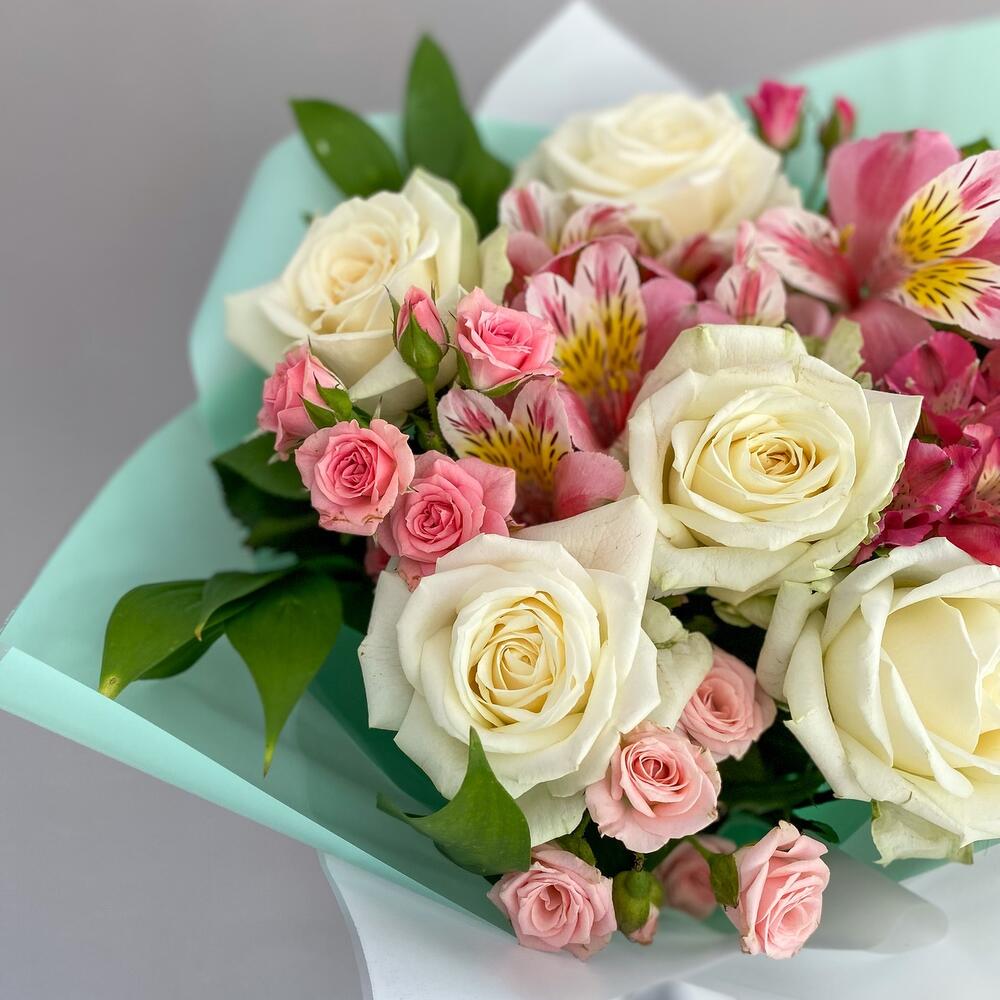 Букет «Николь» – изысканное сочетание роз, кустовых роз и альстромерий Апатиты Мурманская область